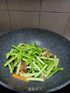 Make The gravy makes garlic carrots step 3
