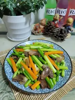 Make The gravy makes garlic carrots step 5