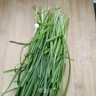 Make Eggs and garlic step 0