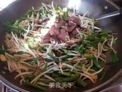Make The bean sprouts with duck blood step 9
