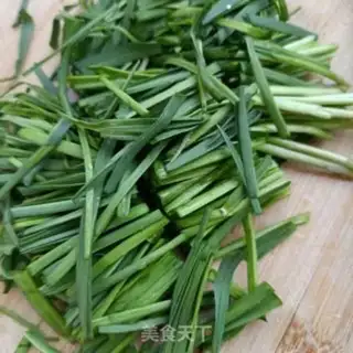 Make Eggs and garlic step 1