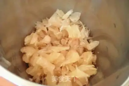 Make A grapefruit shake step 3