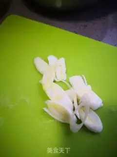 Make Onion fried eggs step 1