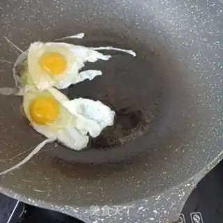 Make Eggs and garlic step 4