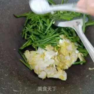Make Eggs and garlic step 6
