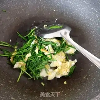 Make Eggs and garlic step 8