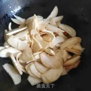 Make Paprika fried abalone mushrooms step 2