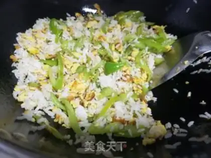 Make Pyramid duck egg fried rice step 5
