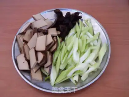 Make Celery fried eggs step 2
