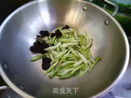 Make Celery fried eggs step 3