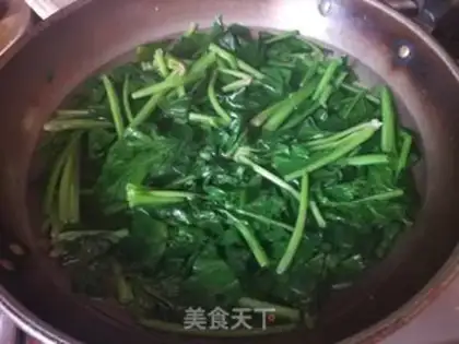 Make Spicy spinach step 1