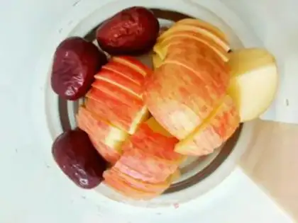 Make Apple date sugar step 1