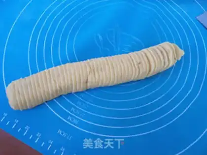 Make Pine cookies step 7