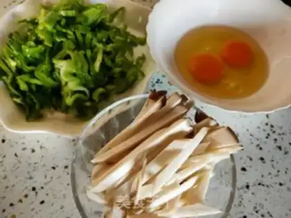 Make Pyre apricot and fried eggs step 1