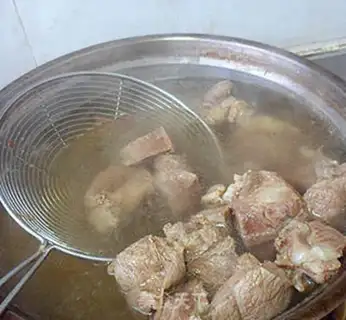 Make The regular borscht step 1