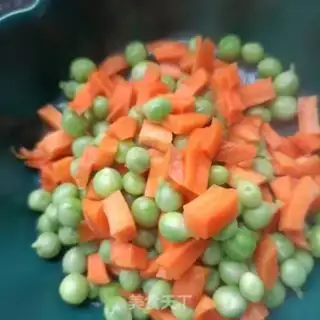 Make The meatloaf is white and the peas are white step 4