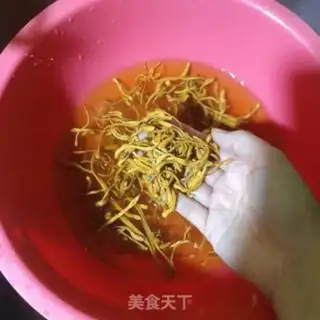 Make The ribs feed soup step 0