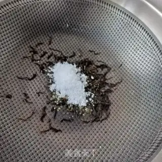 Make Caramel milk tea step 1