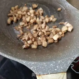 Make The meatloaf is white and the peas are white step 13