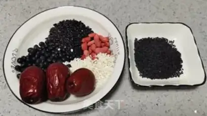 Make Three black dates step 0
