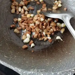 Make The meatloaf is white and the peas are white step 15