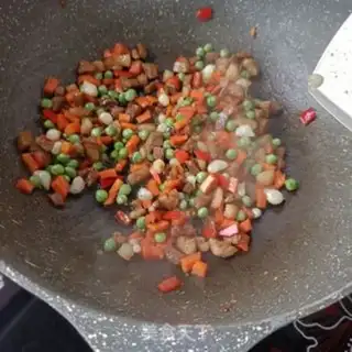 Make The meatloaf is white and the peas are white step 19