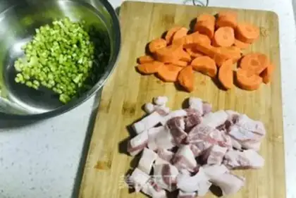 Make Carrot meat bag step 1