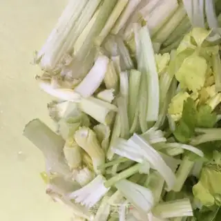 Make Five fragrances of celery step 0