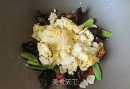 Make Dutch bean ears fried eggs step 9
