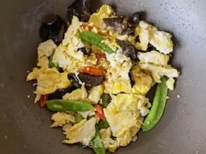 Make Dutch bean ears fried eggs step 10