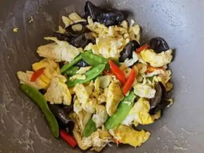 Make Dutch bean ears fried eggs step 11