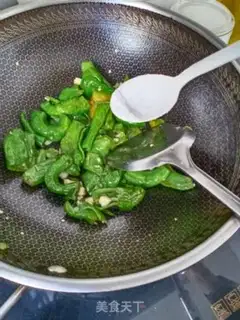 Make Green peppers and eggs step 4