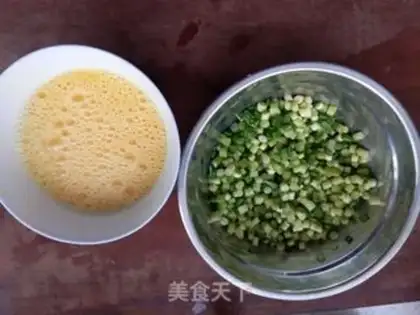 Make Garlic fried eggs step 4