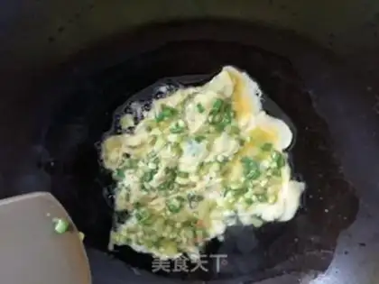 Make Garlic fried eggs step 7