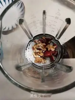 Make Red date walnut rice paste step 1