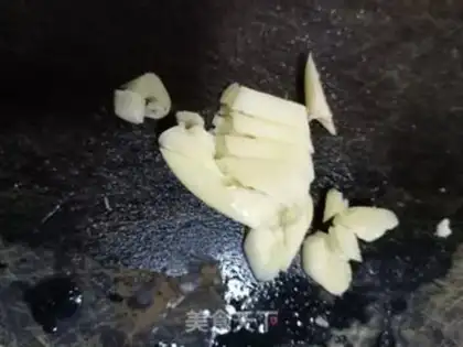 Make Garlic lard step 1
