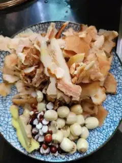Make Chicken-toe soup with a tatter step 1