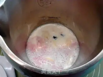 Make Banana cranberry shake step 3