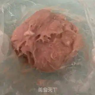 Make cucumber roll-meat step 1