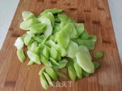 Make The ham and the sausage step 1