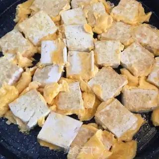 Make Eggs are fried tofu step 7