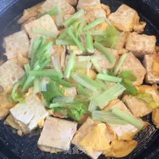 Make Eggs are fried tofu step 9