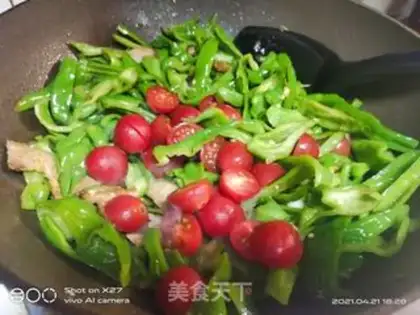 Make Five flowers with green pepper step 5