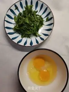 Make Pippa leaves, fried eggs step 1