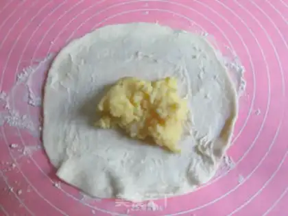 Make Flycake, yellow pie step 3