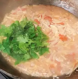 Make Tomato-silver mushroom soup step 2