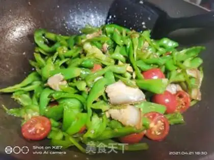 Make Five flowers with green pepper step 8