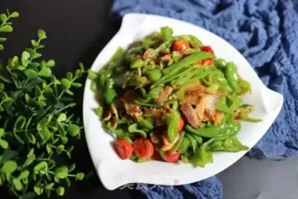 Make Five flowers with green pepper step 9
