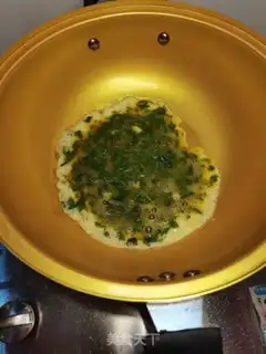 Make Pippa leaves, fried eggs step 4