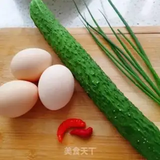 Make cucumber fried eggs step 0